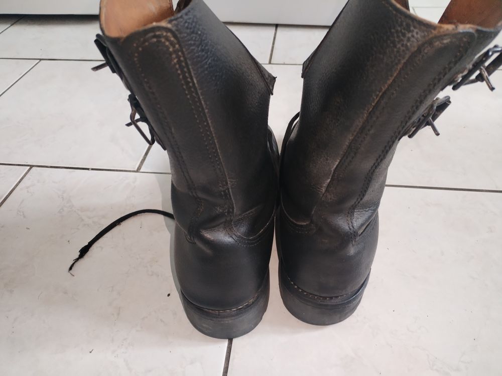 Paire de rangers cuir v&eacute;ritable noire (Taille 41) Chaussures