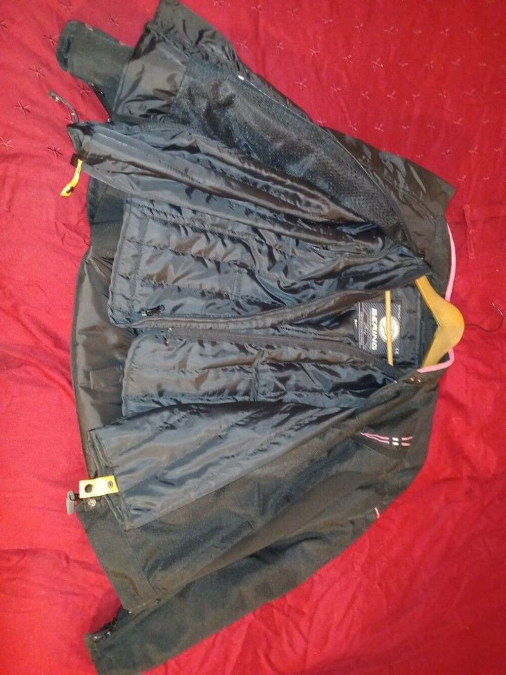 Veste Blouson Moto Femme Noir Et Fushia BERING - COMME NEUF
Vêtements