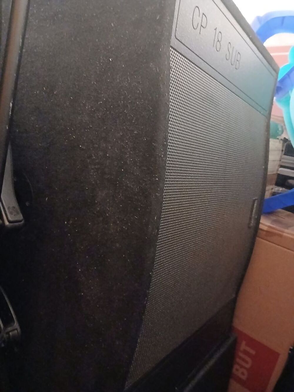 Caisson basse avec filtre actif et branchement c&acirc;ble. Audio et hifi