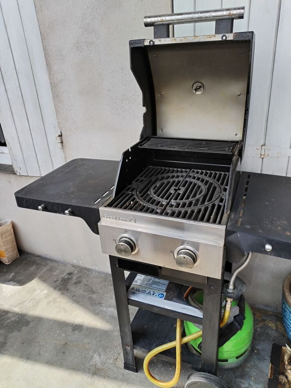 Barbecue &agrave; gaz avec deux br&ucirc;leurs Jardin
