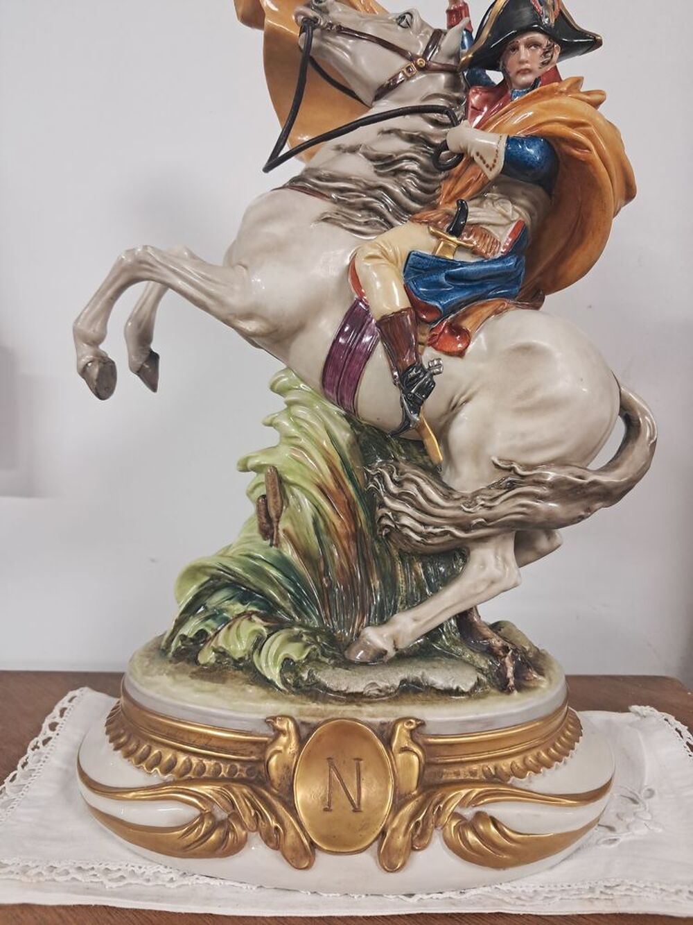 Statue, sujet repr&eacute;sentant Napol&eacute;on en porcelaine italienne Décoration