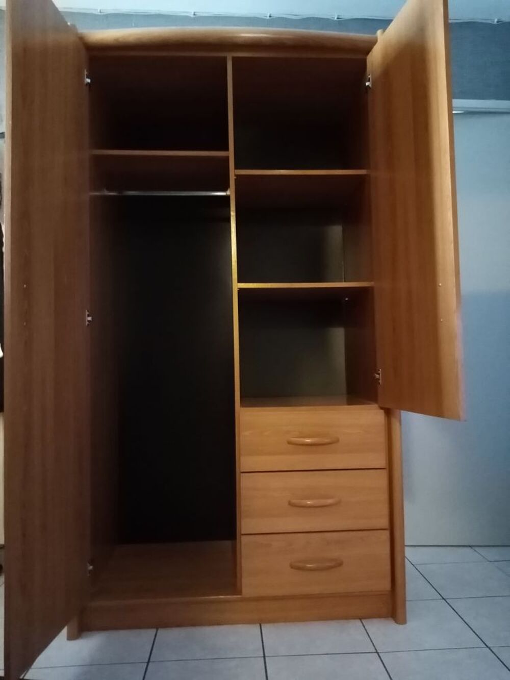 armoire couleur miel Meubles