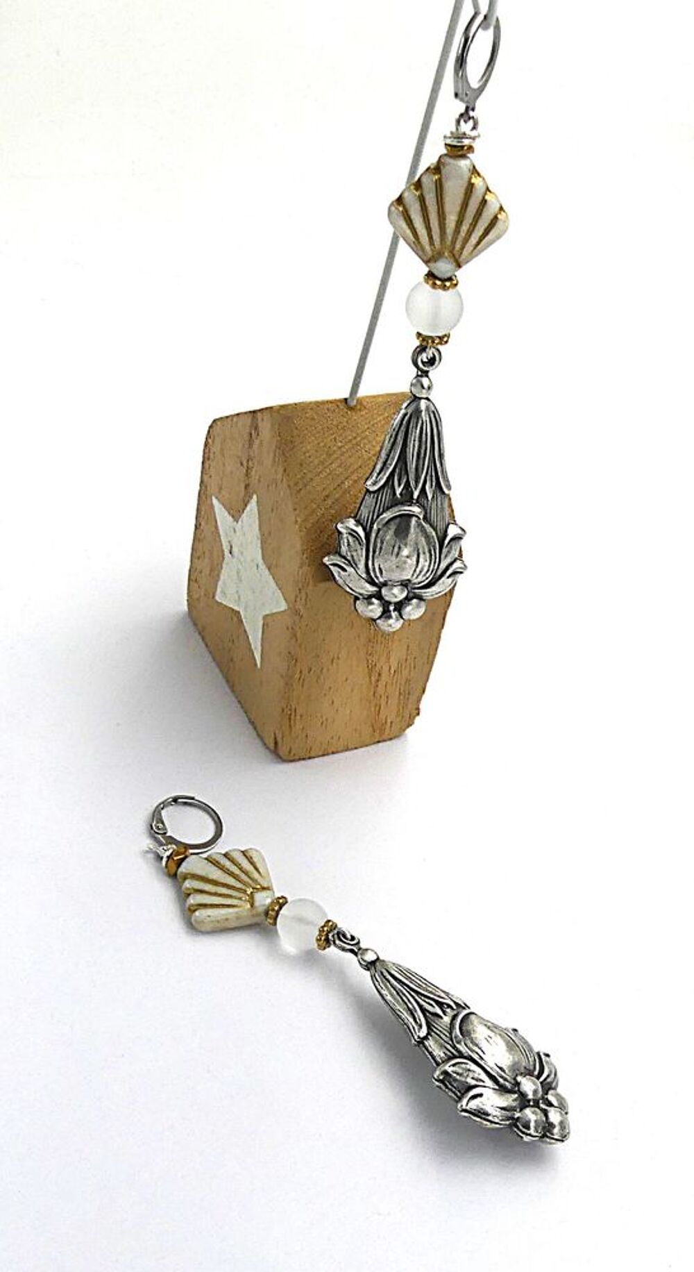 Boucles d'oreilles vintage Art D&eacute;co m&eacute;tal argent&eacute;, verre
Bijoux et montres