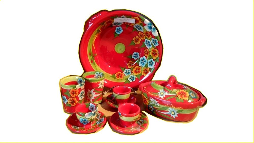 Poterie rouge th&egrave;mes fleurs , saladier , tasses , coquetier Décoration