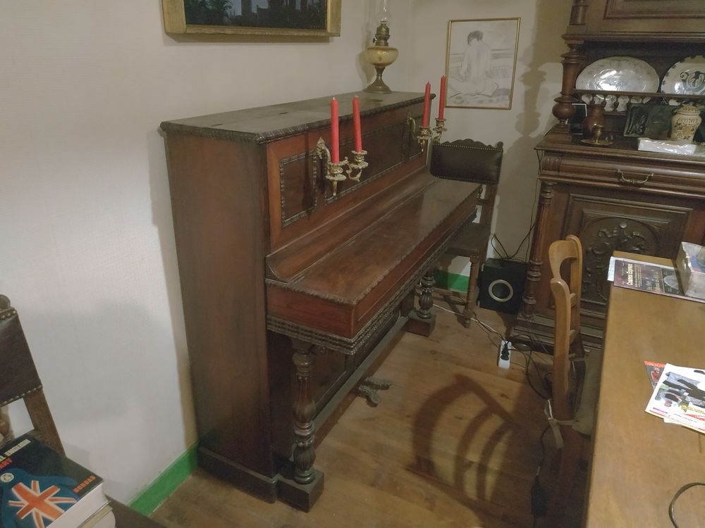 Donne piano droit baroque Instruments de musique