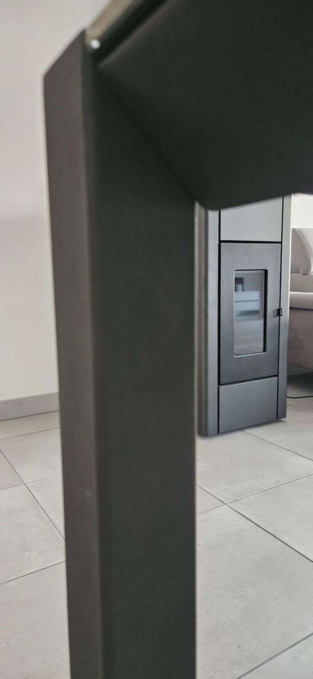 Titre : Table structure acier et plateau verre
? Meubles