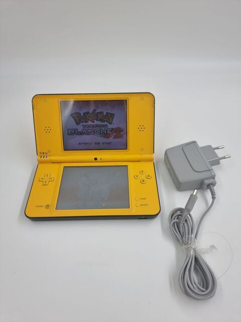Console Nintendo DSi XL jaune/orange et noire avec chargeur 86 Vulbens (74)