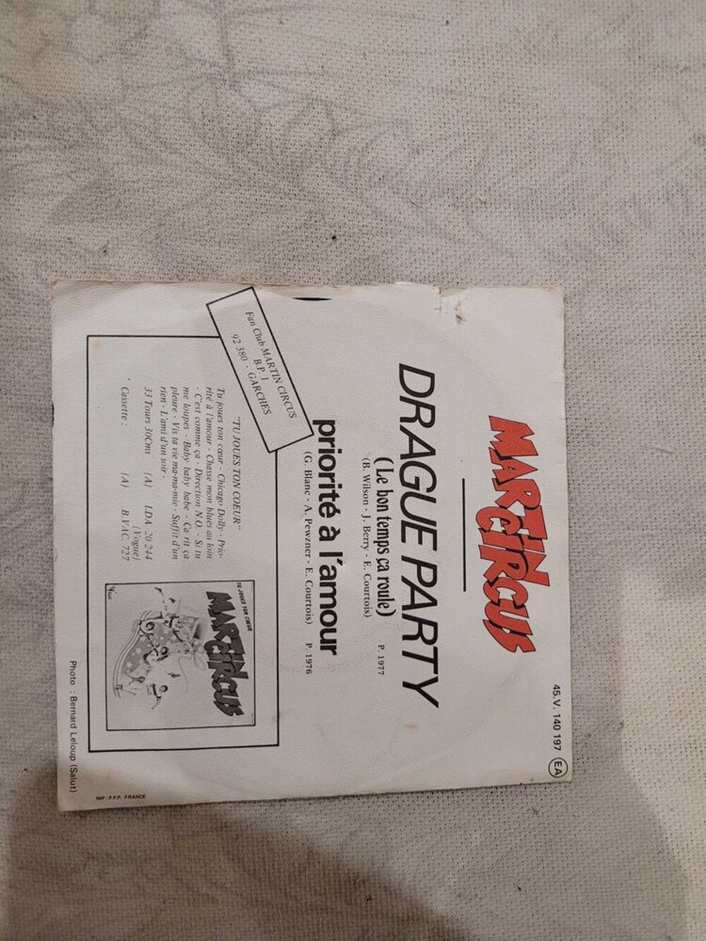 1 disque vinyl 45 tours CD et vinyles