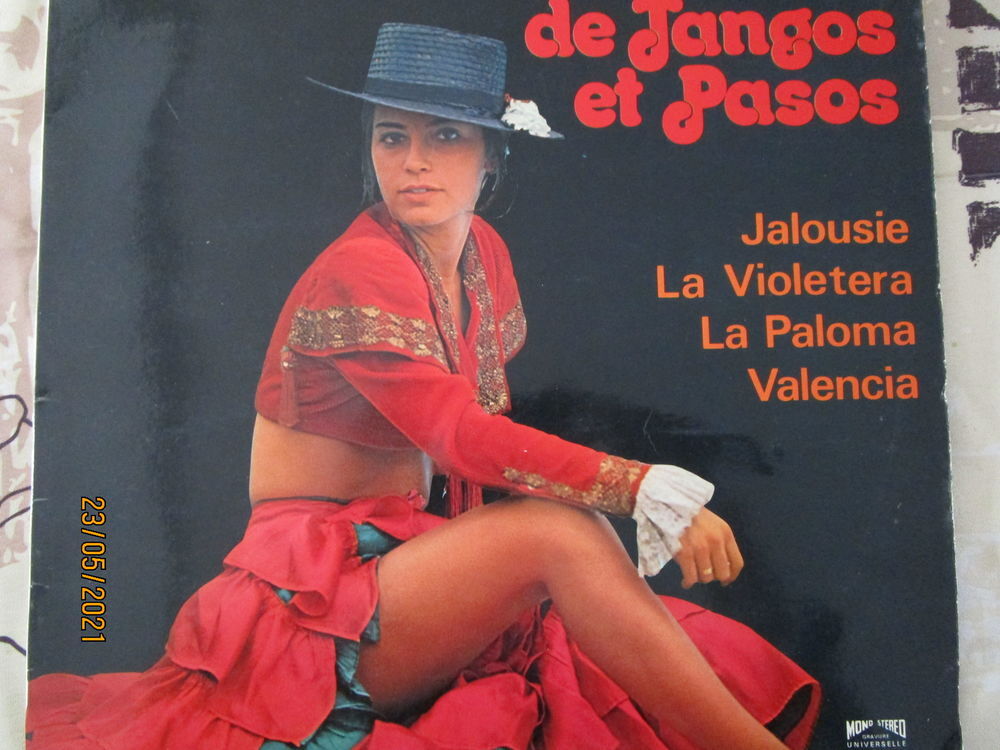 lot de 3 disques vinyles de tangos et pasos :
CD et vinyles
