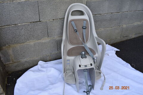 SIEGE BEBE  GROOVY POUR VELO
25 Cosnac (19)