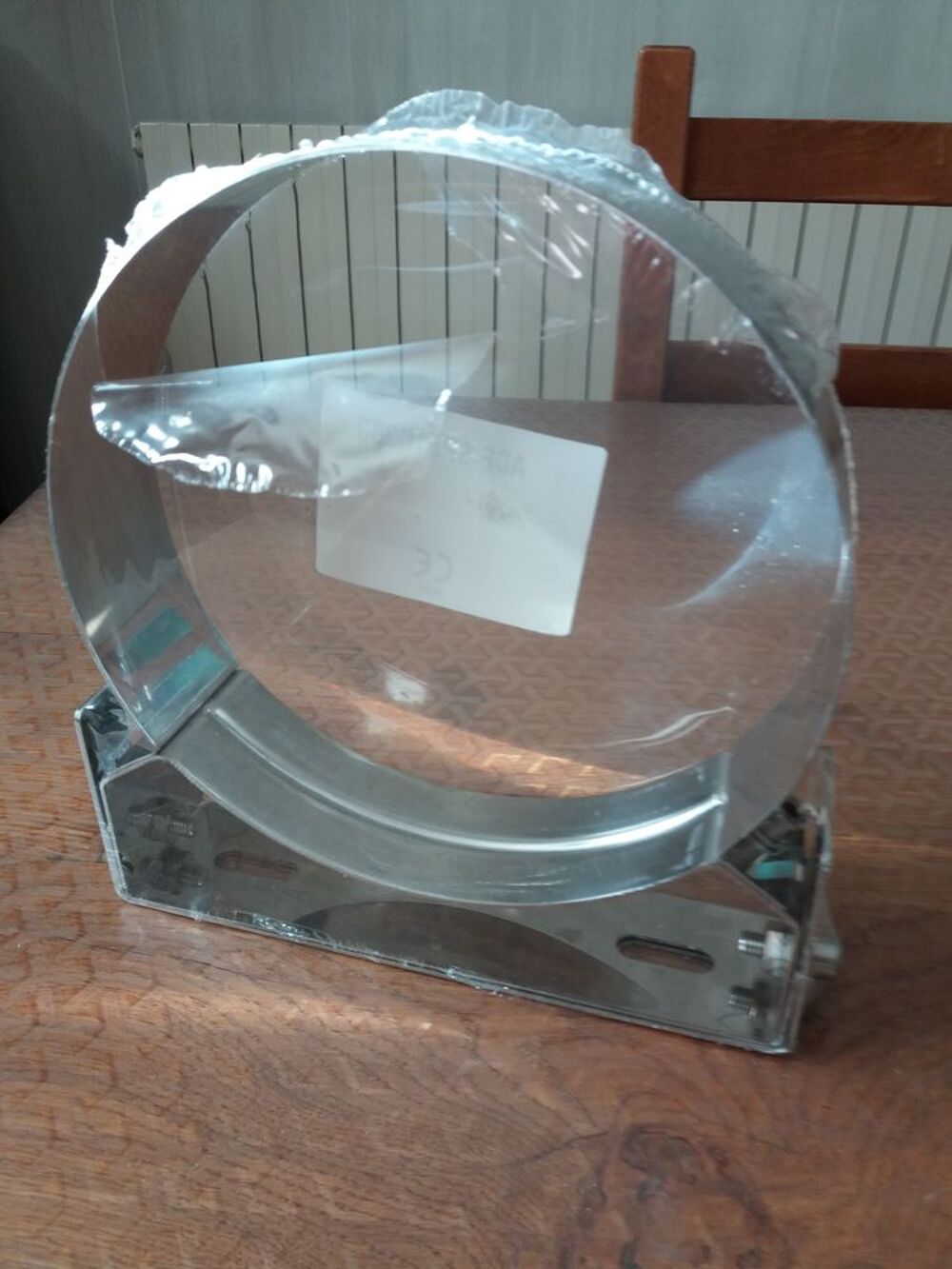 bride de fixation r&eacute;glable inox pour conduit double paroi Bricolage