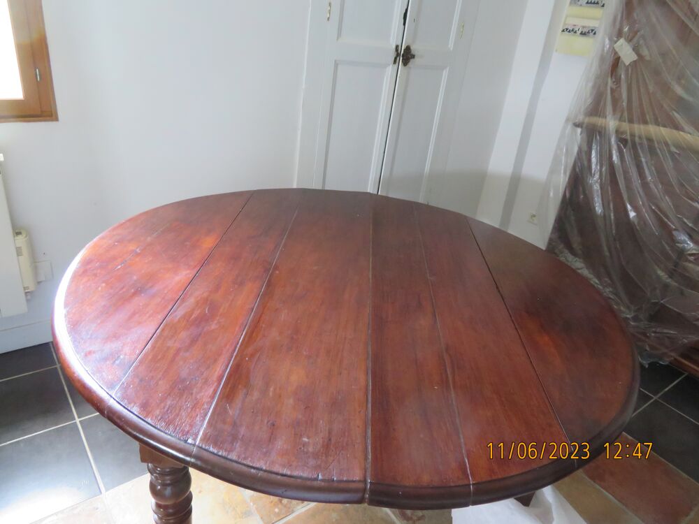 Table ancienne noyer avec rallonges rabattables. Meubles