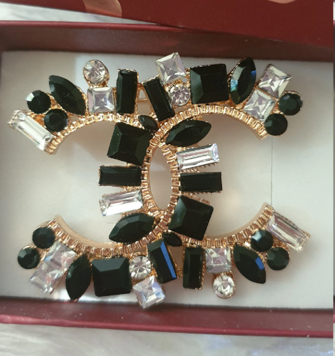 Bijoux en broche dore avec strass en crystal noirs 20 Mulhouse (68)