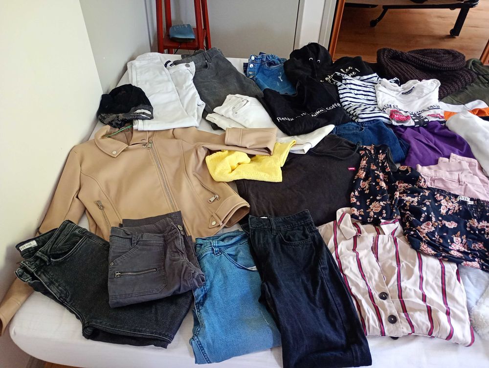 gros lot de v&ecirc;tements femme/ado 30pieces Vêtements