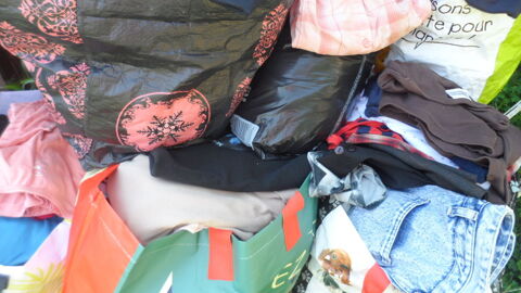 Lot de v�tements Femme Homme bon �tat 40 Uchaux (84)