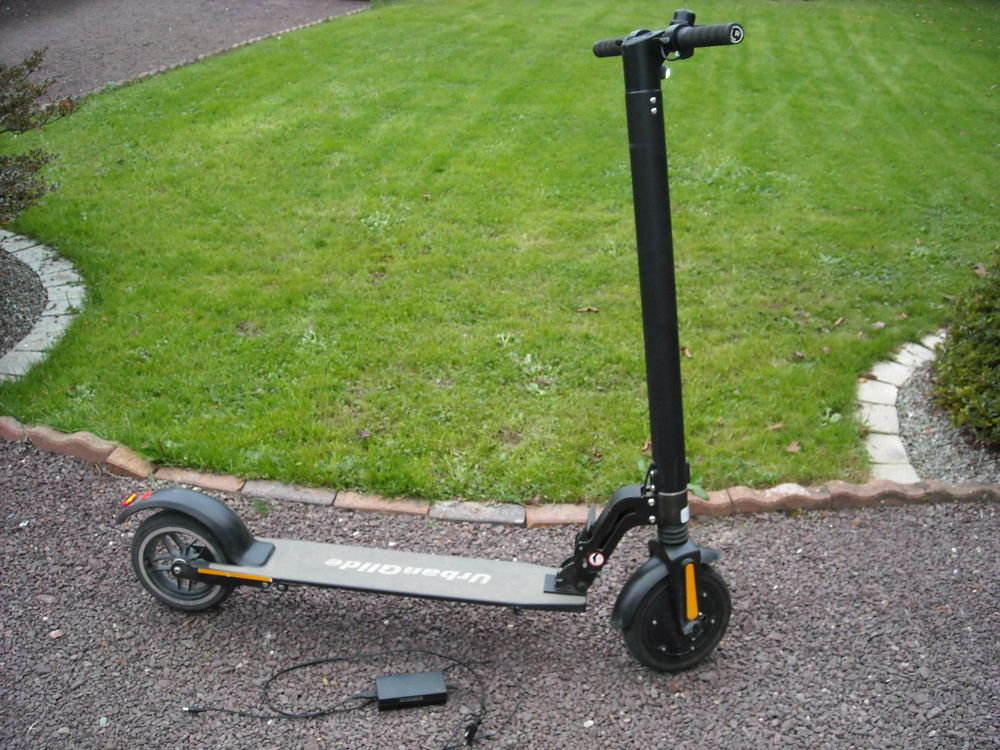 TROTINETTE ELECTRIQUE Jeux / jouets