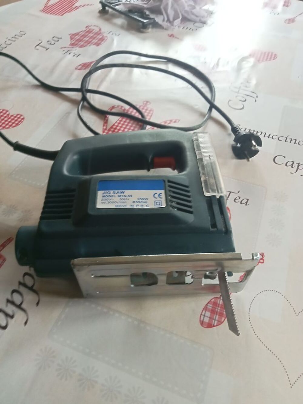 Scie sauteuse &eacute;lectrique 350 watts Bricolage