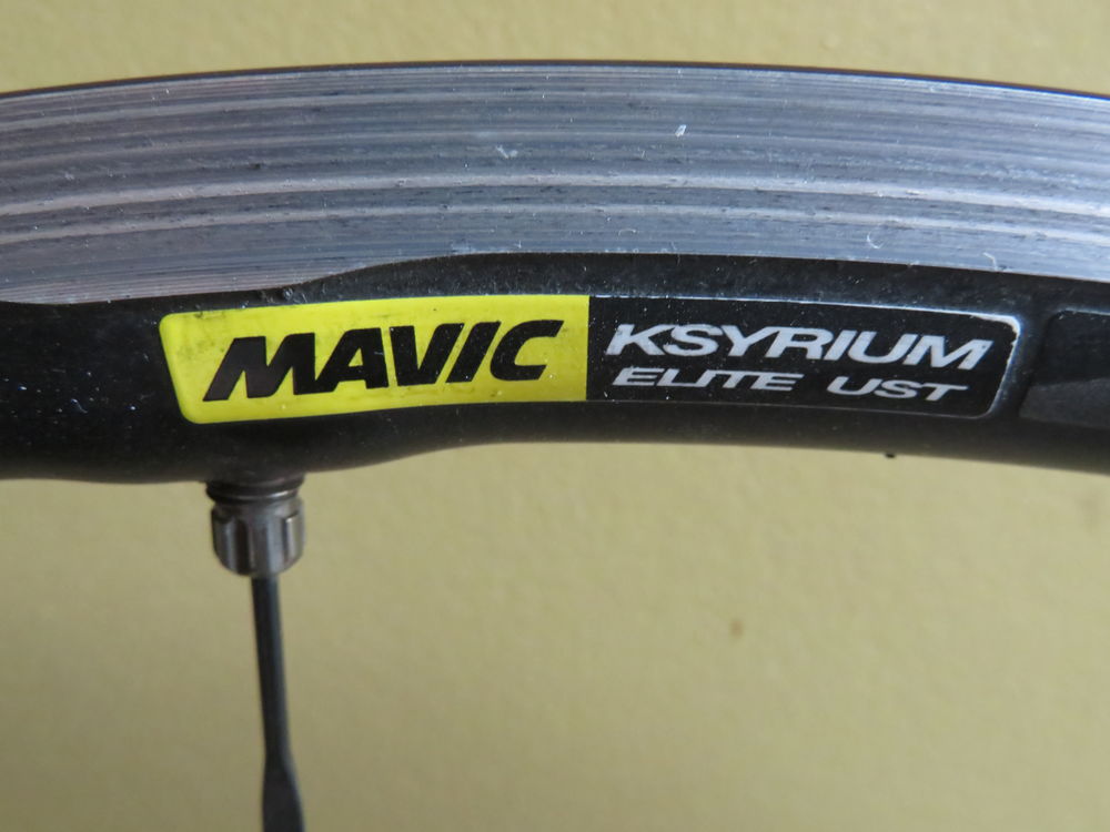 Stop affaire, magnifique roue Mavic Ksyrium Elite Ust. Vélos