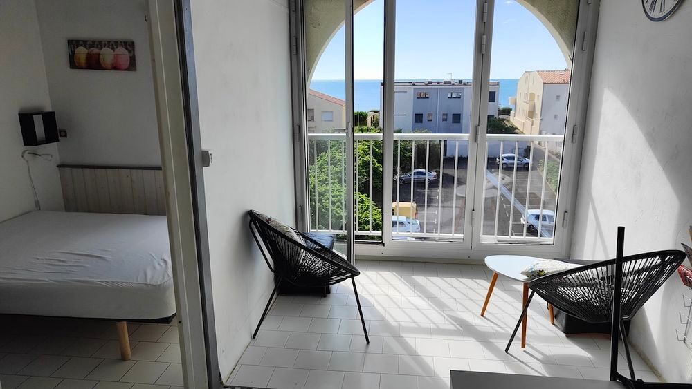 Vente Appartement LE CAP D'AGDE: LES FALAISES: VUE MER ! Situé dans une rue en impasse, 100m de la plage de la Grande Conque, Appartement de 2 pièces principale + mezzanine haute. Le cap d agde