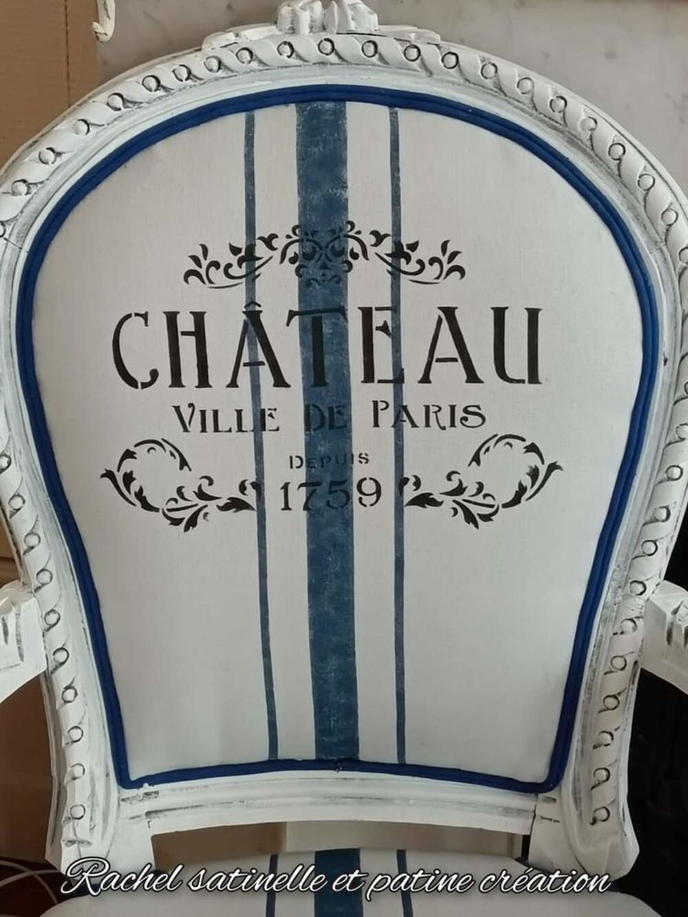 Chaises Vintage &agrave; Motifs Ch&acirc;teau Meubles