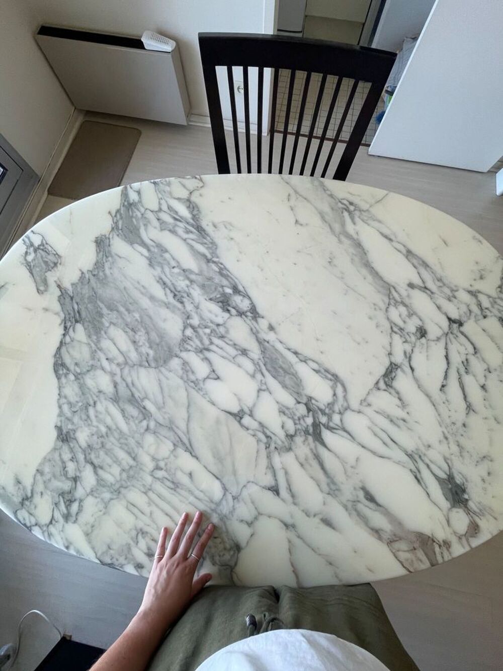 Table en marbre avec chaises Meubles