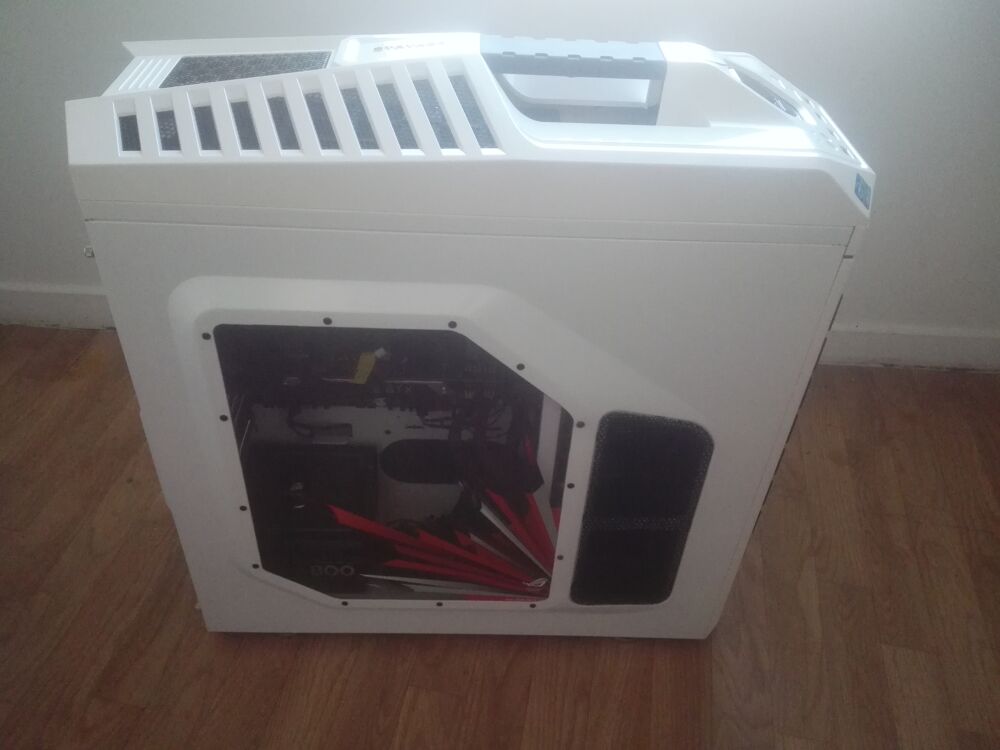 pc gaming republic of gamers chez ASUS 
Matériel informatique