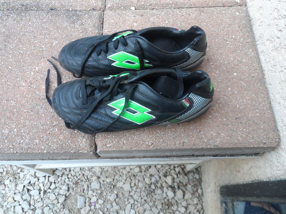 Crampons football Sports