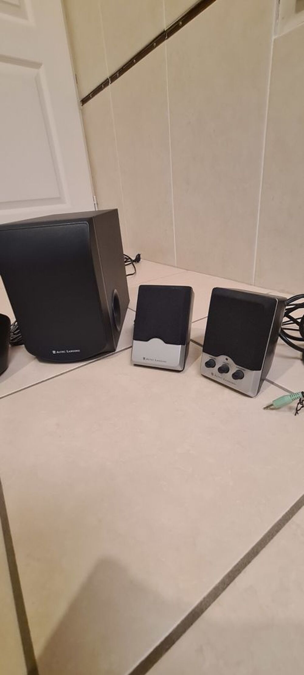 Caisson de basse et 5 satellites connexion jack Audio et hifi