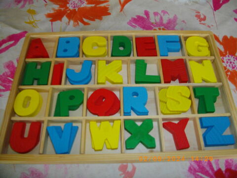 Un plateau de lettres alphabétiques pour enfant Perros-Guirec (22)