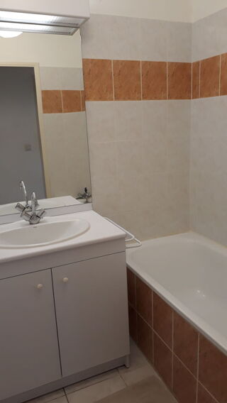  Appartement à louer 2 pièces 50 m² Pont-saint-esprit