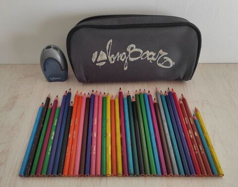 Trousse + taille-crayons + 37 crayons (le lot) 3 Metz (57)