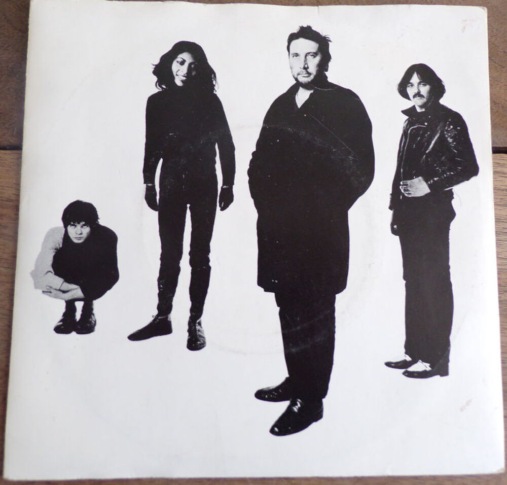 Walk on by Old Codger The Stranglers1978 United artists CD et vinyles