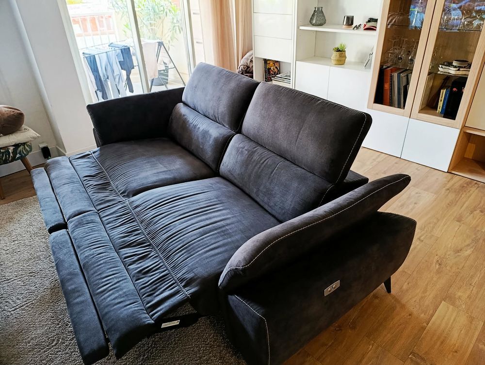 Canap&eacute; 3 places en tissu couleur taupe avec relax Meubles