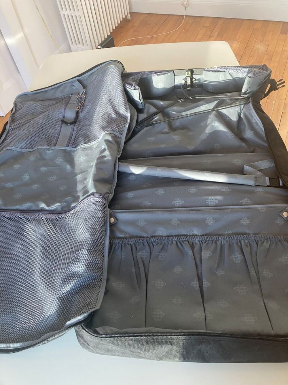 bagageri de voyage BMW avec porte costume repliable Maroquinerie
