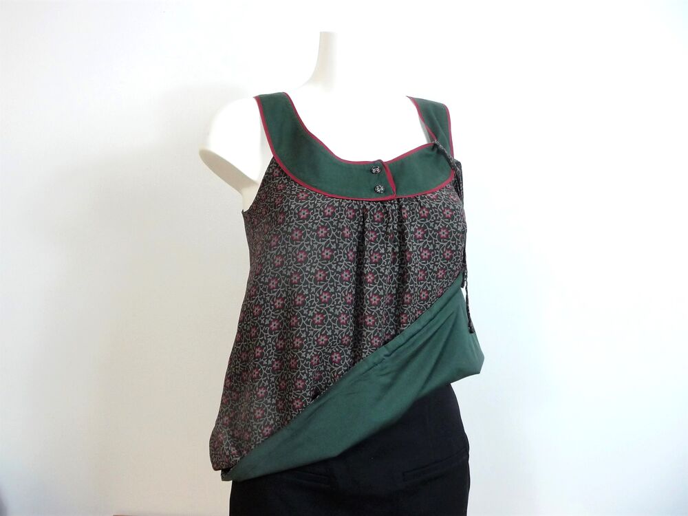Top Fleuri Vert Fonc&eacute; Rouge et Kaki- Ici et Maintenant Vêtements