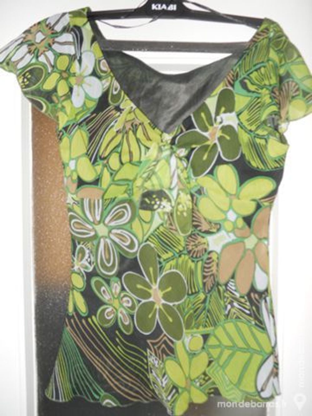 T-shirt avec un petit noeud, taille 38, neuf Vêtements