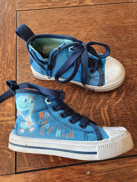 chaussure dino - Pointure 22  2 Aubvillers (80)