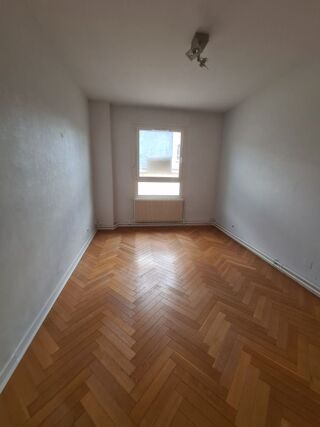  Appartement à louer 4 pièces 97 m²
