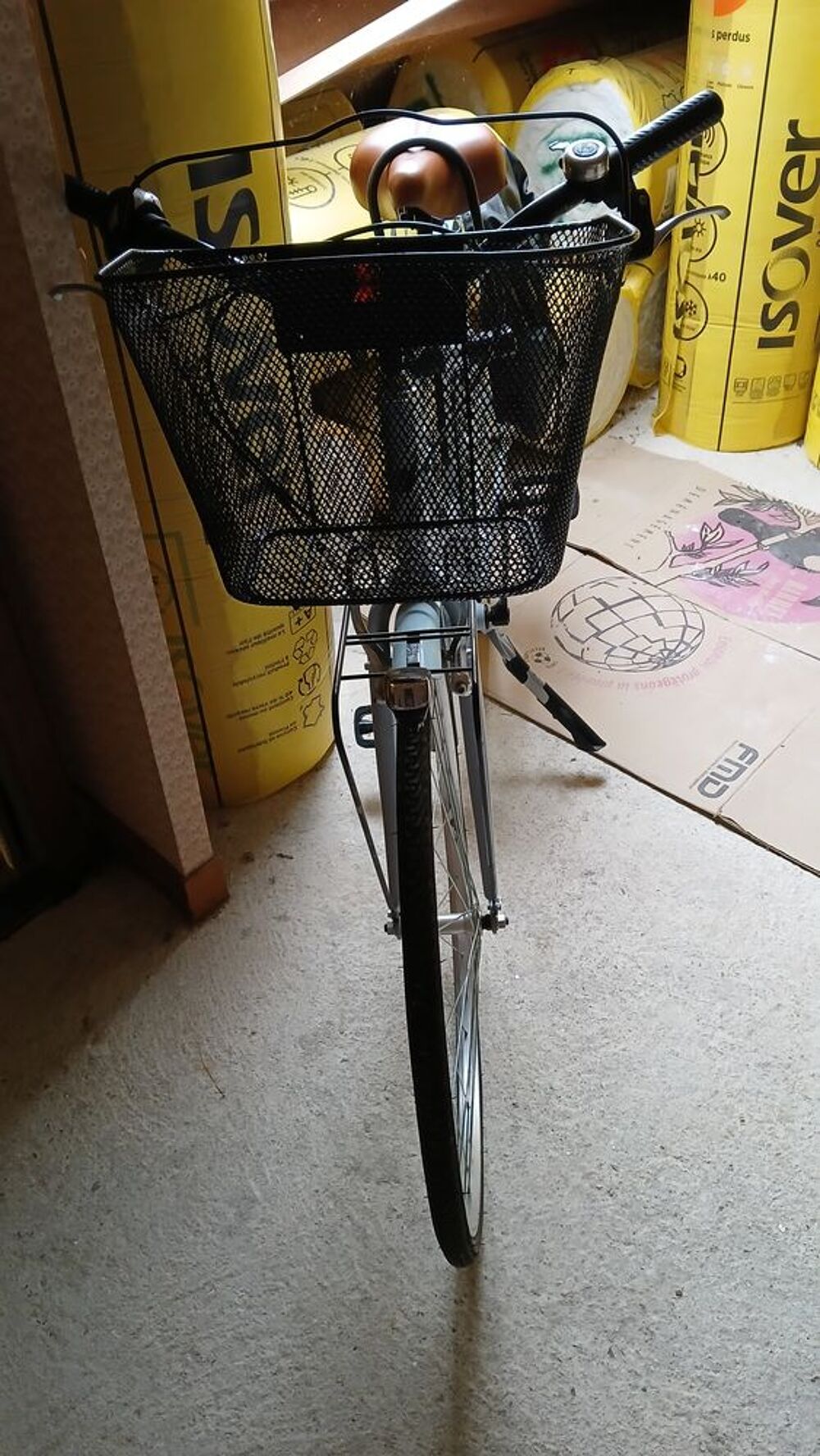 VELO DE VILLE TRES BON ETAT TOUT EQUIPE V�los