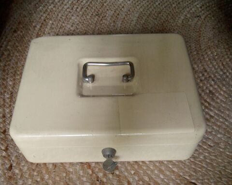 boite caisse en mtal 20 Beauchamp (95)