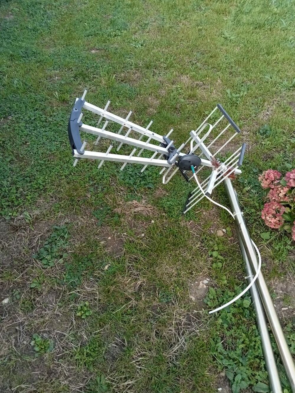 Antenne t&eacute;l&eacute; avec le m&acirc;t Meubles