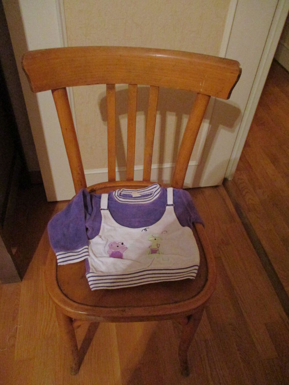 petit haut ou polo blanc et violet Vêtements enfants