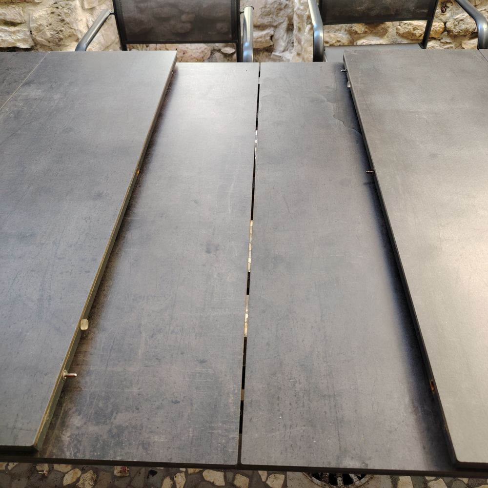 Table d'ext&eacute;rieur + 6 chaises Meubles