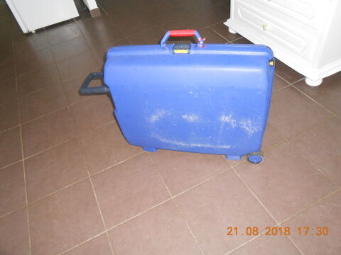 valise rigide � 2 roulettes 6 Marck (62)