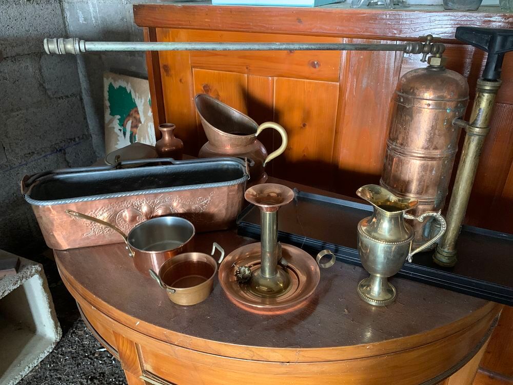 lot d objets en cuivre Décoration