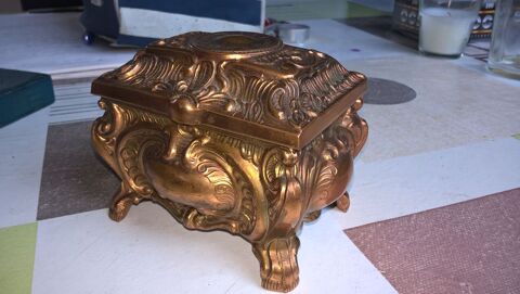 Ancien petit coffret bronze 1950. 65 Flers-en-Escrebieux (59)