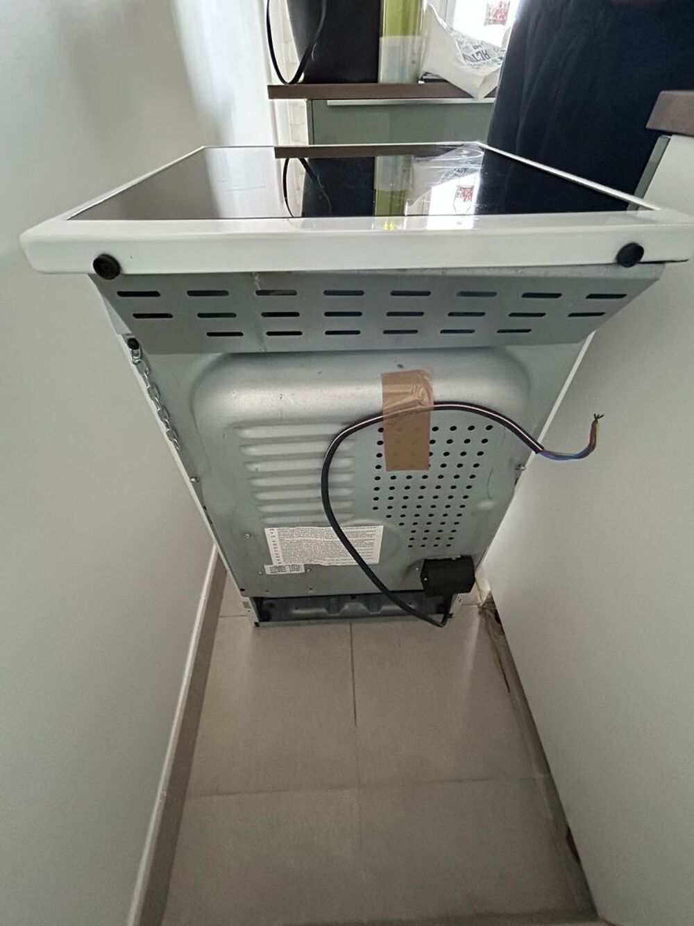 Cuisini&egrave;re Indesit avec four int&eacute;gr&eacute; Electromnager
