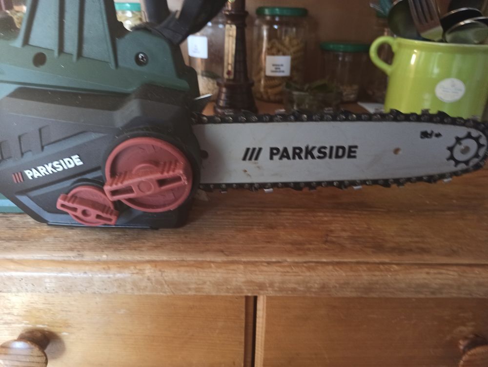 Tron&ccedil;onneuse Parkside avec batterie et chargeur 
Bricolage