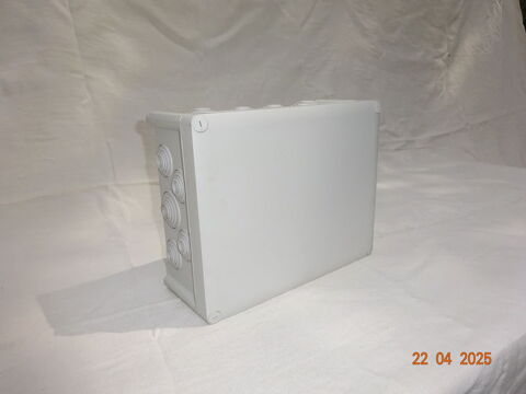 Grosse boite de d�rivation Plexo 30 La Riche (37)