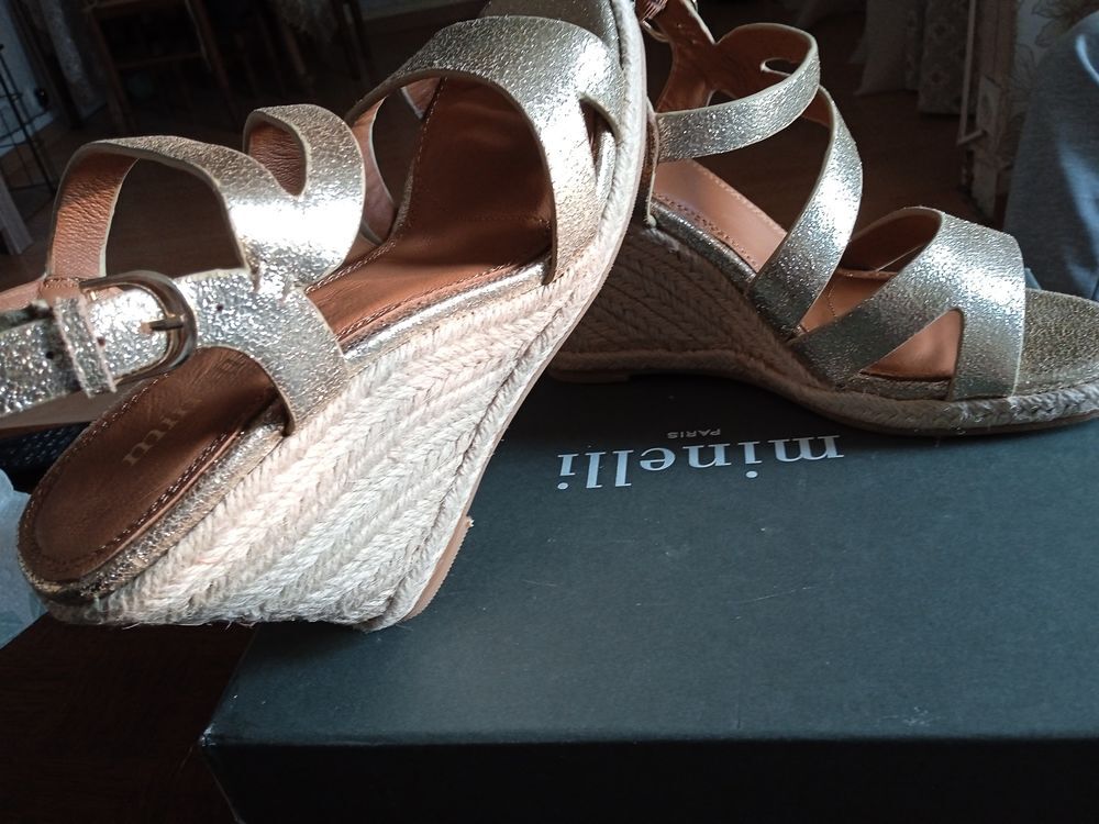 chaussures d'&eacute;t&eacute; marque Minelli Paris ,taille 39 Chaussures